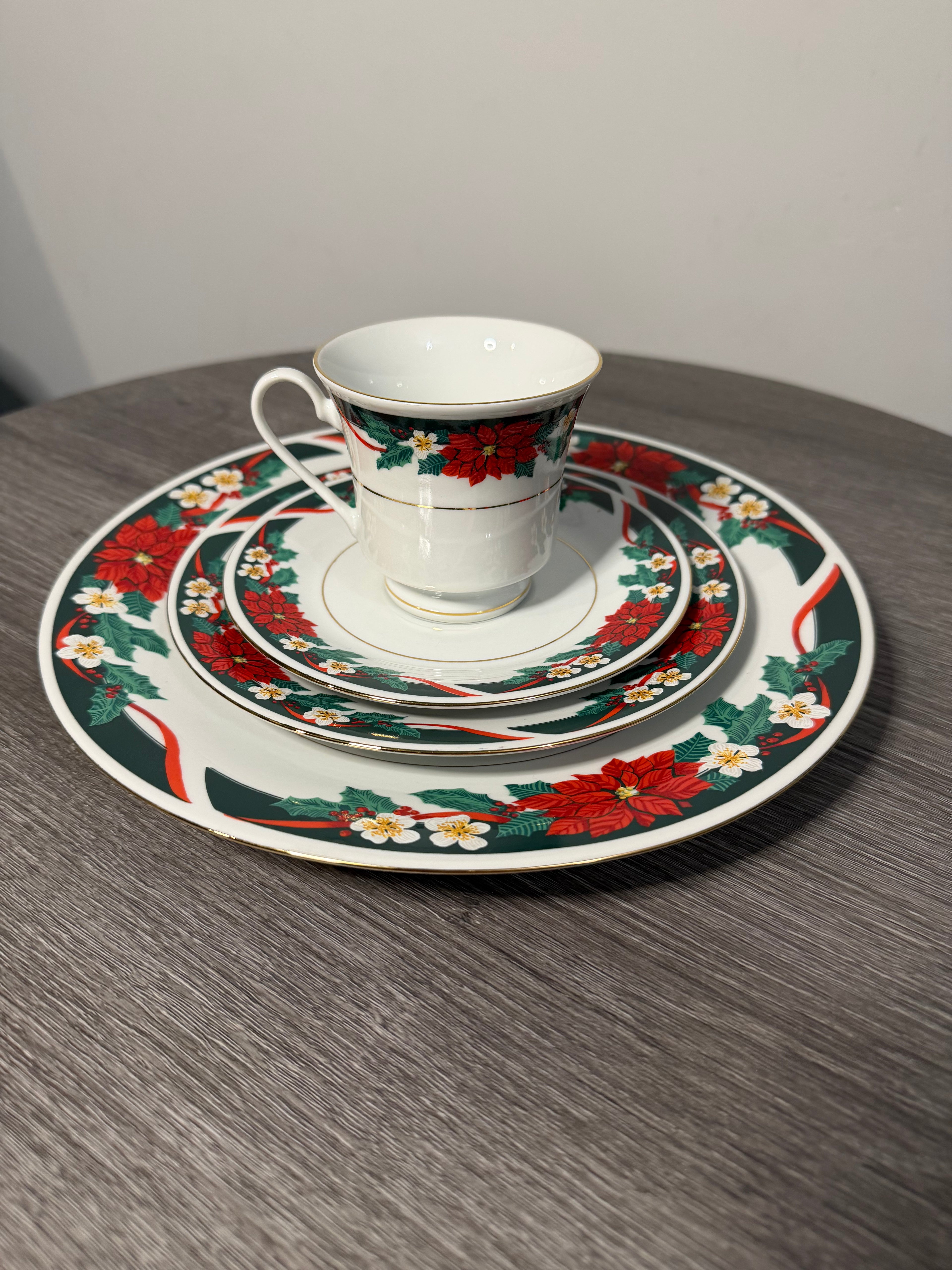 Tienshan Deck the Halls 16 Pc Fine China Set Vintage 1994 Dinnerware