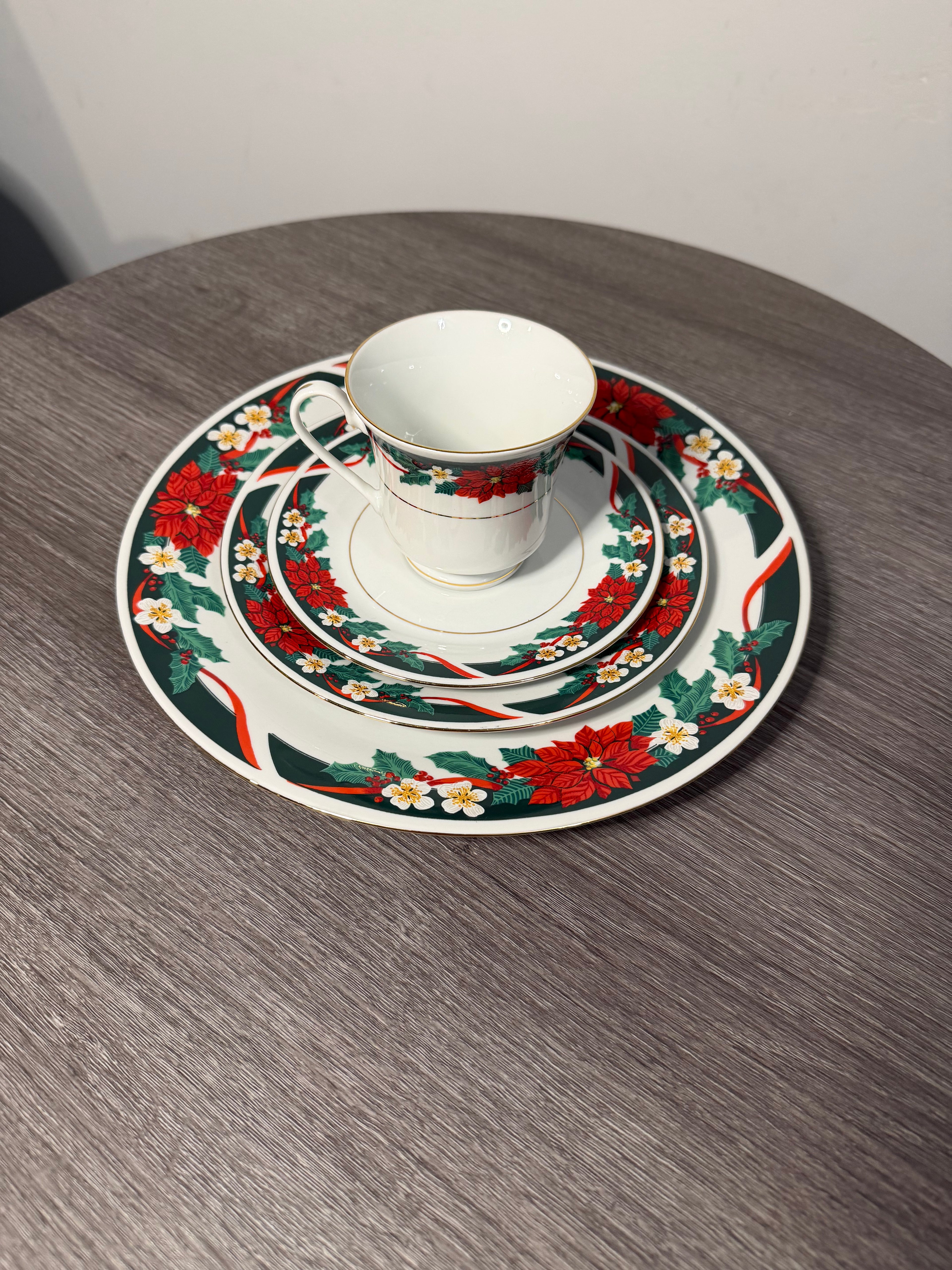 Tienshan Deck the Halls 16 Pc Fine China Set Vintage 1994 Dinnerware