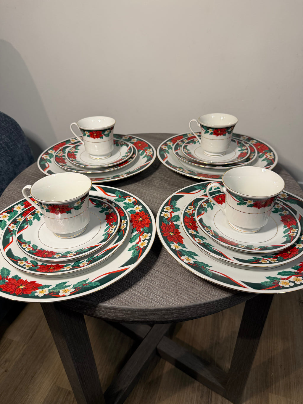 Tienshan Deck the Halls 16 Pc Fine China Set Vintage 1994 Dinnerware