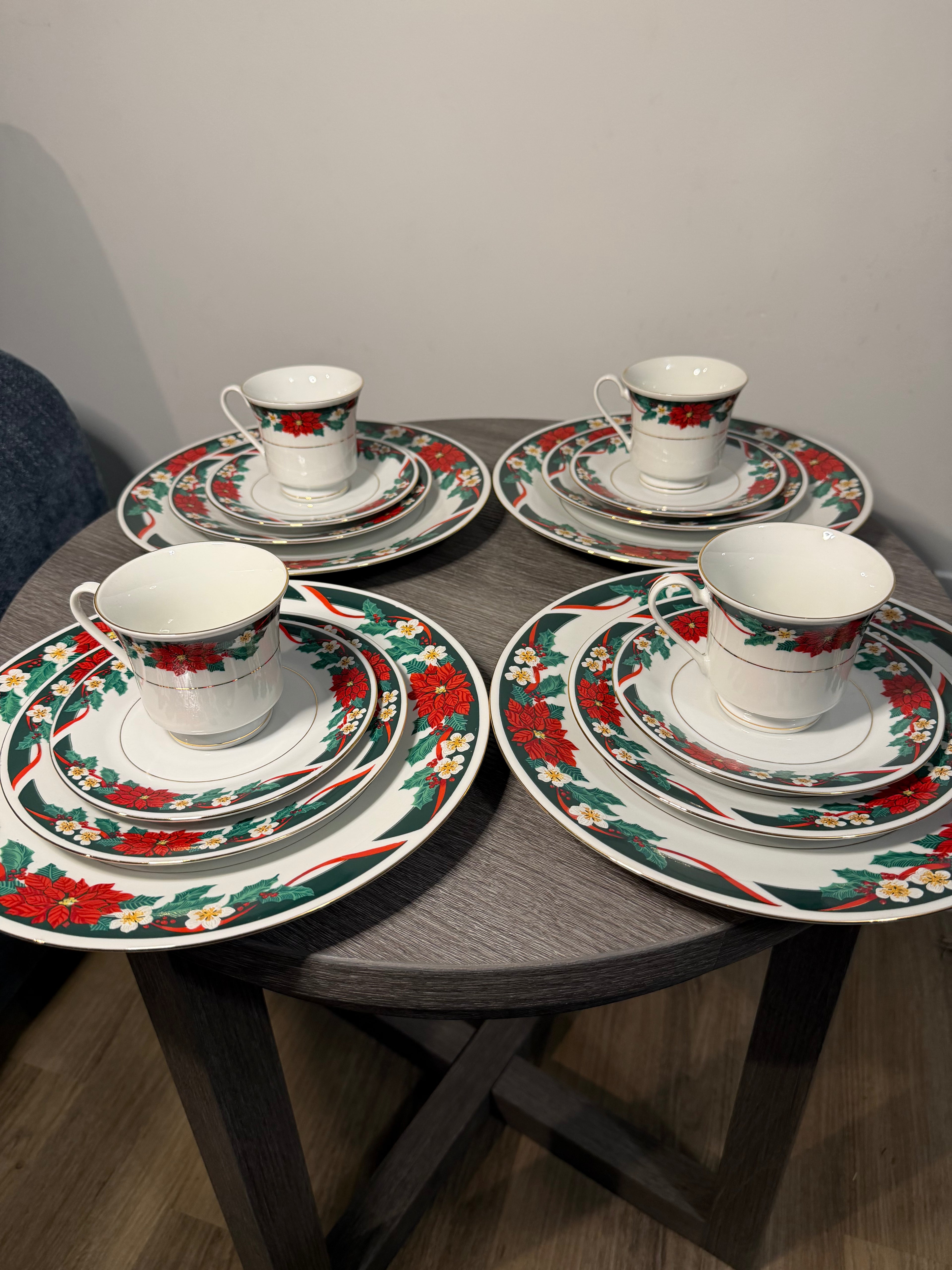 Tienshan Deck the Halls 16 Pc Fine China Set Vintage 1994 Dinnerware