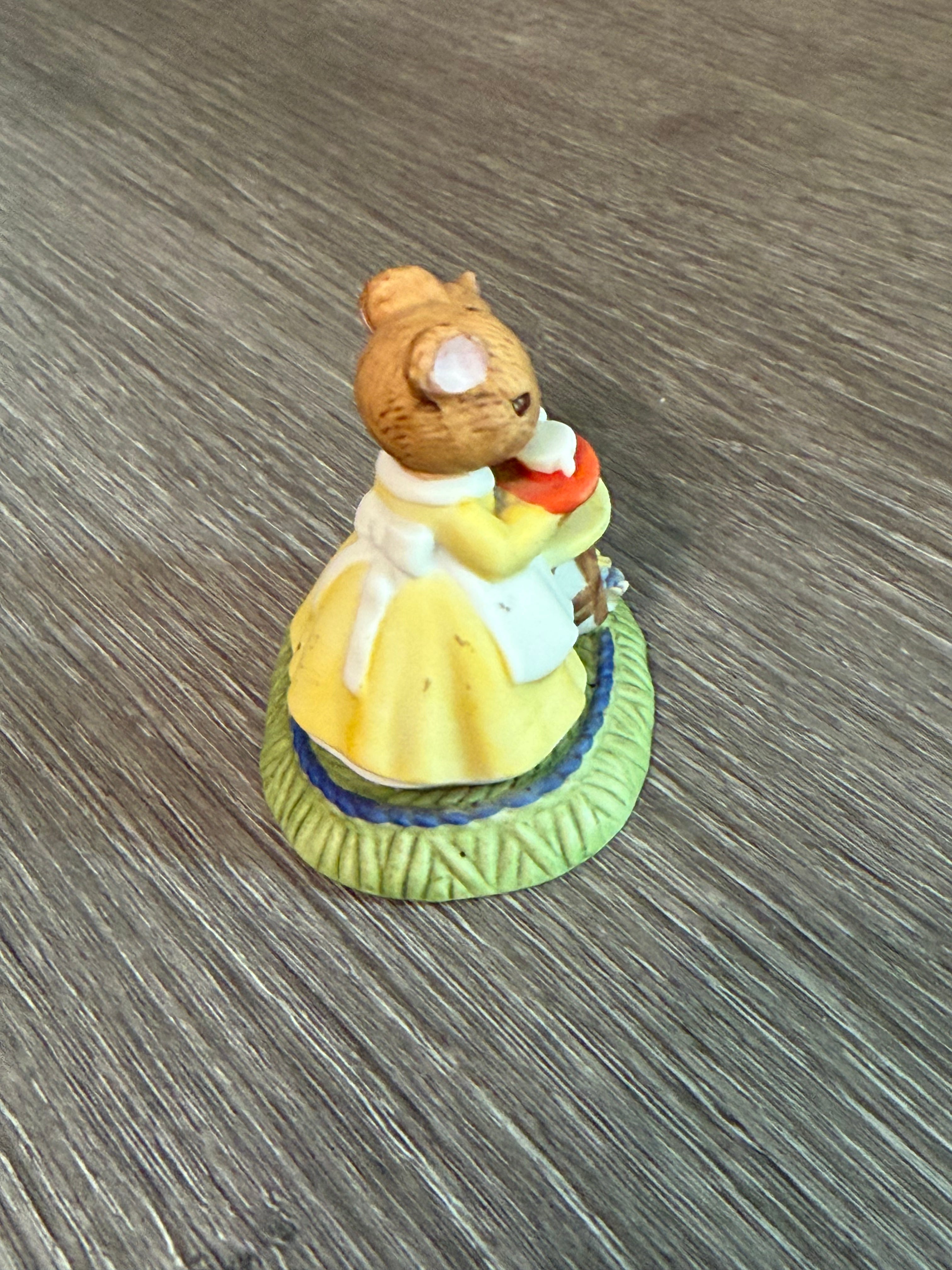Vintage 1976 Enesco Mouse Figurine Mother & Child Porcelain