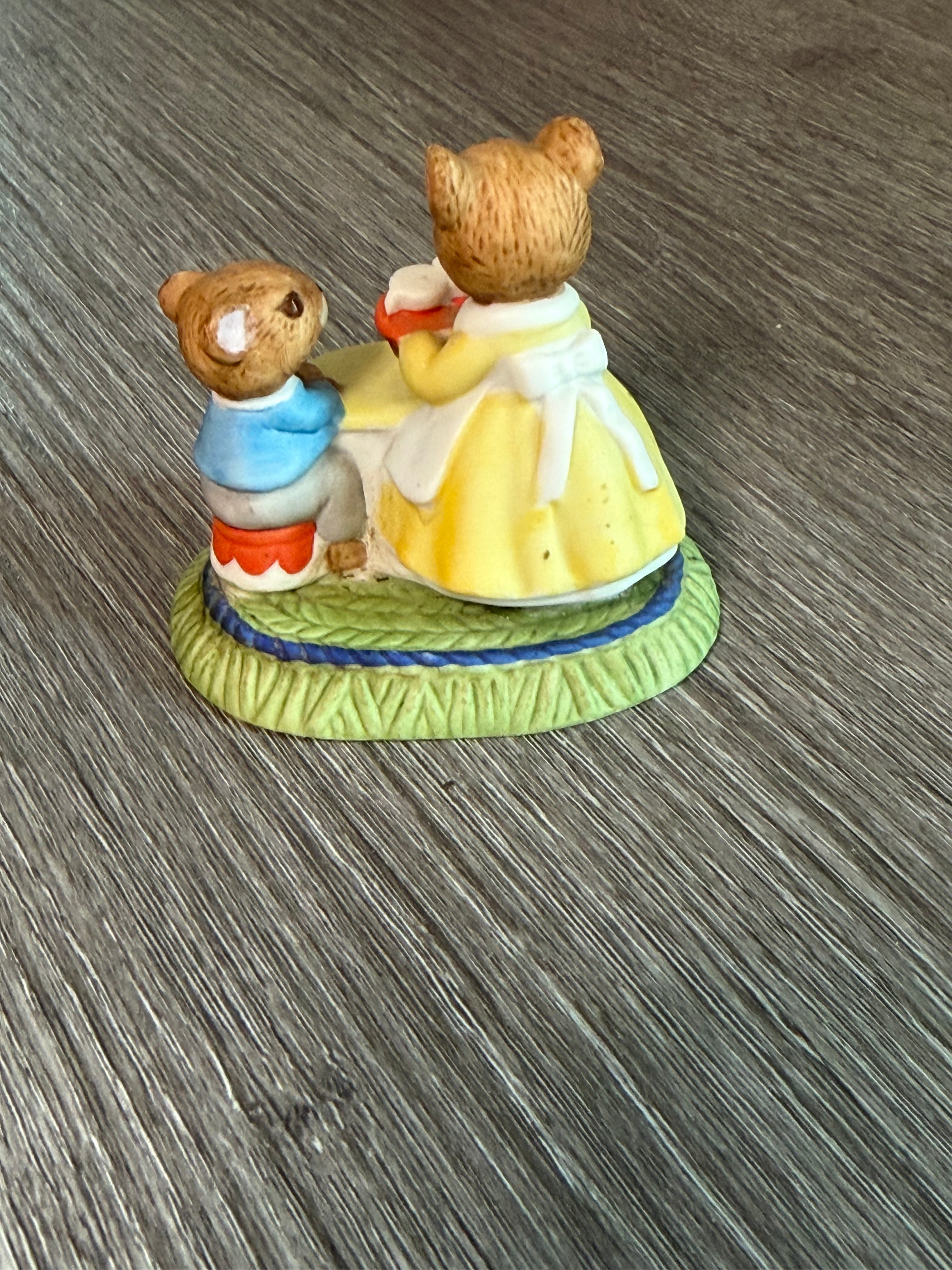 Vintage 1976 Enesco Mouse Figurine Mother & Child Porcelain