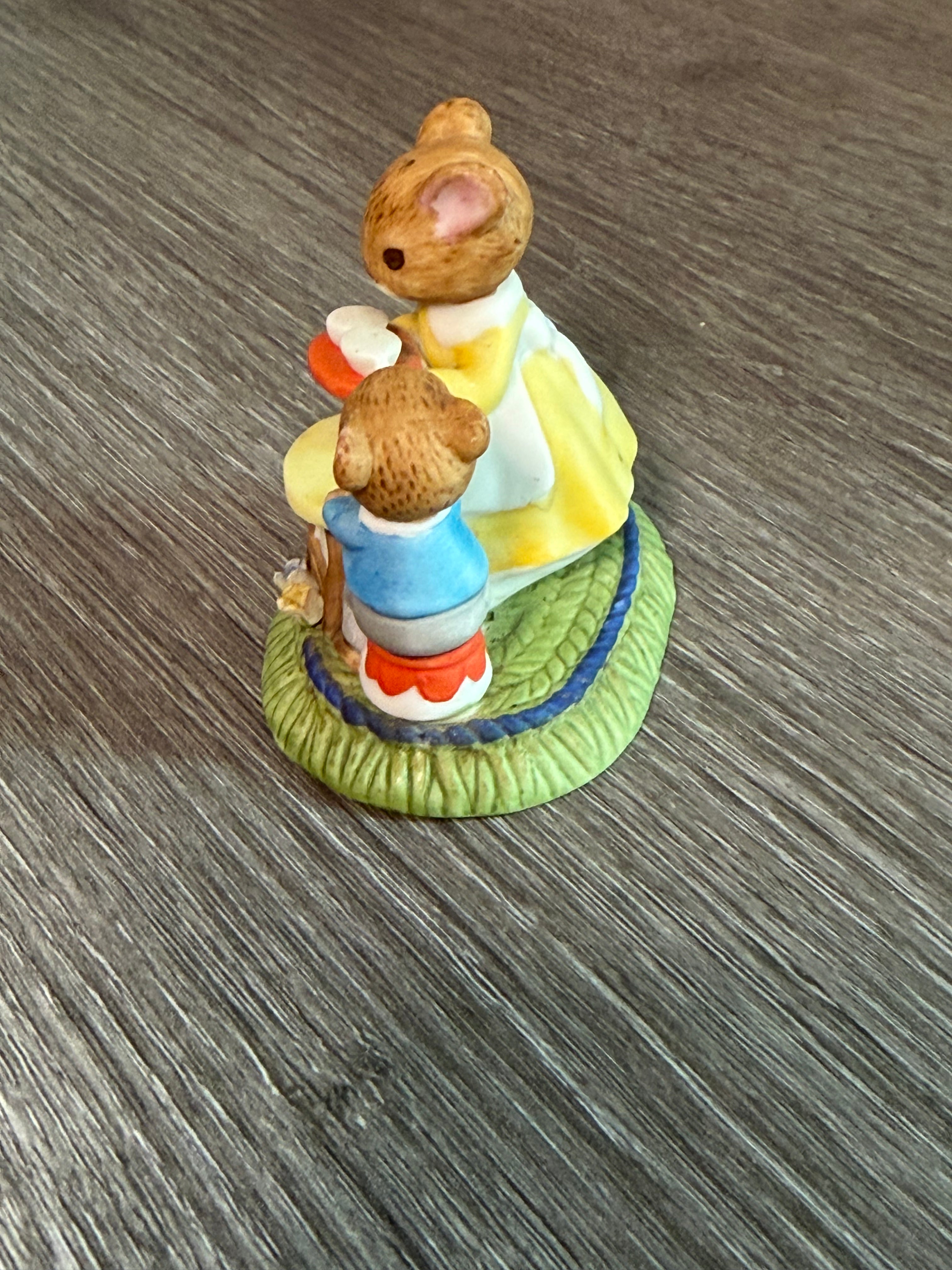 Vintage 1976 Enesco Mouse Figurine Mother & Child Porcelain